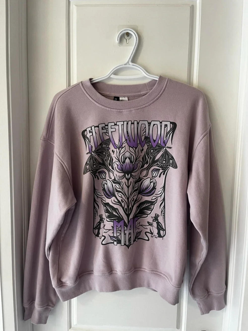 (2/$20)H & M Fleetwood Mac Lavender Graphic Sweatshirt - Picture 1 of 7